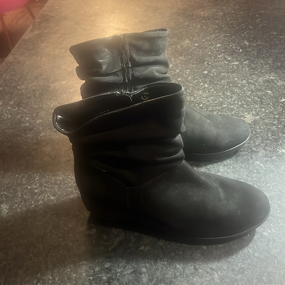 Women's Black Mephisto Ankle Boots - Picture 2 of 8